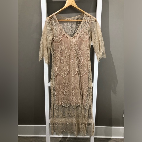 Grace Loves Lace Maxi - Picture 4 of 4